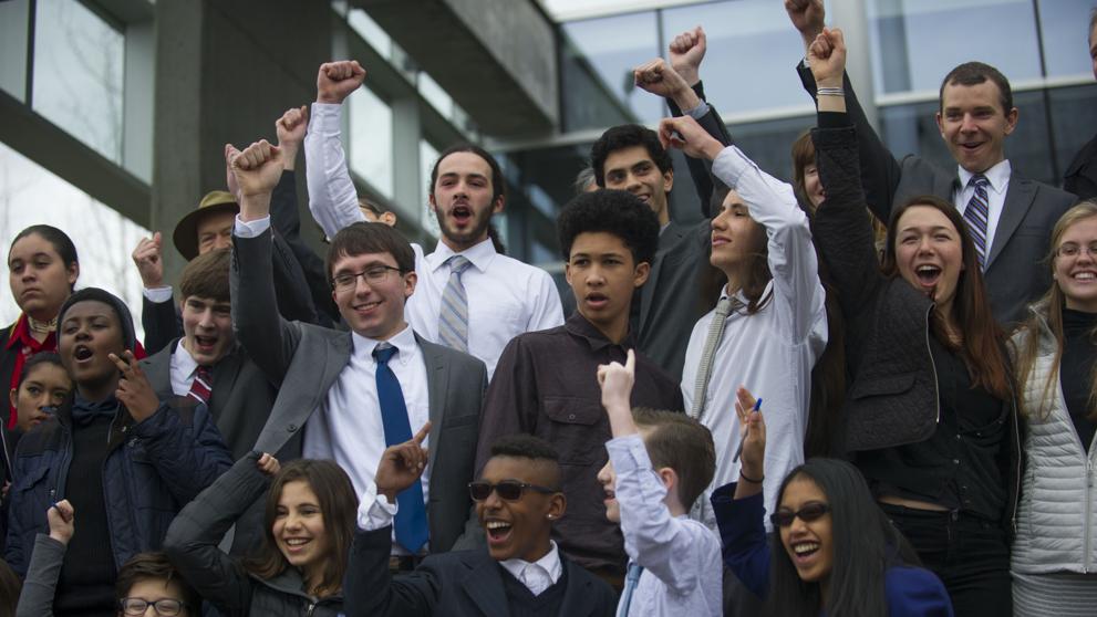 Miembros de la organización que denuncia la responsabilidad de Estados Unidos en el cambio climático // Foto: lavanguardia.com